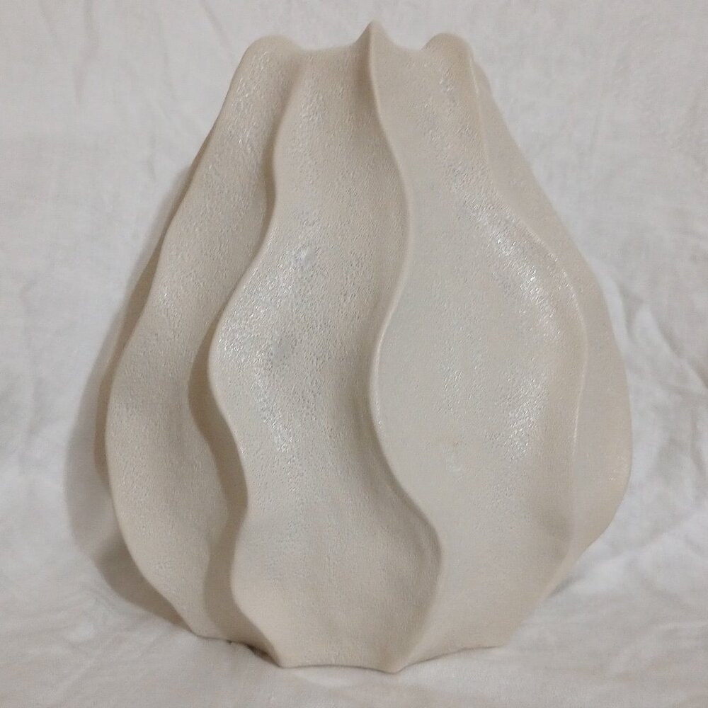 Large Rippled/Wavy Vase, Pre-Owned - Picture 3 of 11